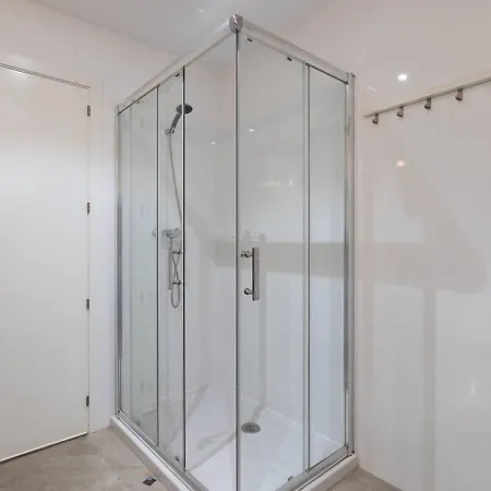 Проживання в сім'ї Stunning Private Loft
